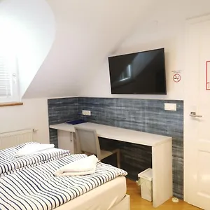 Hostel H2o, Lublana